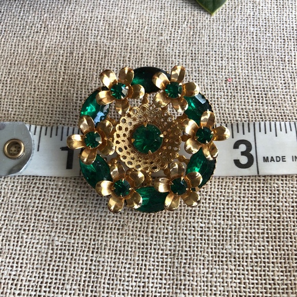 Vintage Emerald Green Rhinestone & Goldtone Brooch - Picture 8 of 10
